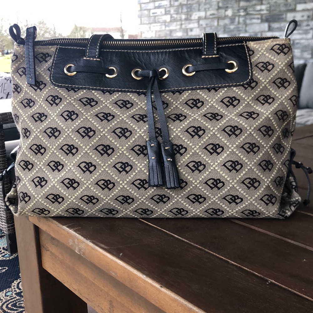 EUC Authentic Dooney & Bourke Black Satchel